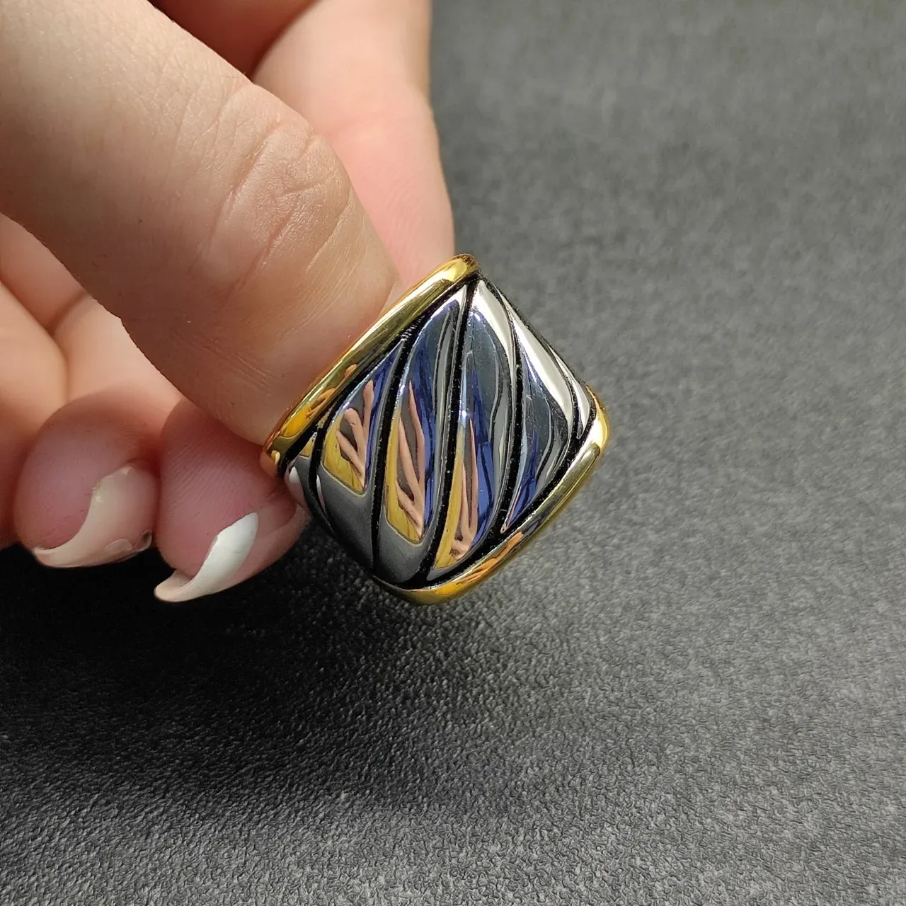 Two-Tone Twisted Rope Motif Wide Band Ring 7