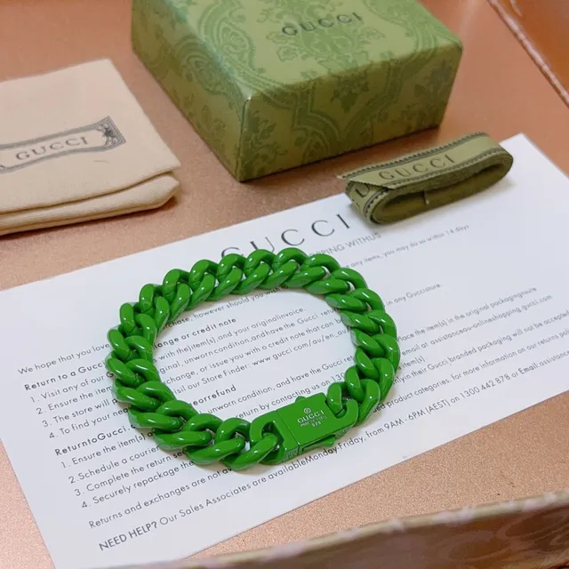 Vibrant Green Chunky Curb-Link Bracelet 9