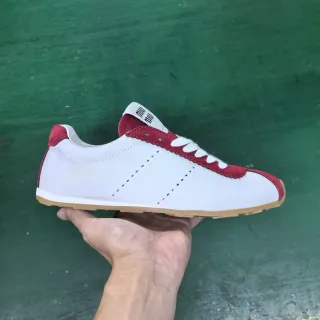 حذاء رياضي ريترو أبيض وأحمر سويد إكسنت