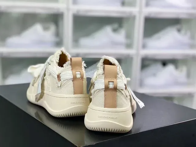 White Black Platform Sole Fuzzy Collar Trim Sneakers 7