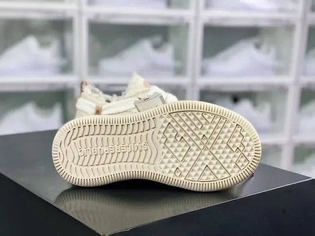 White Black Platform Sole Fuzzy Collar Trim Sneakers 9
