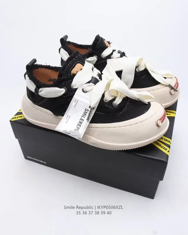 White Black Platform Sole Fuzzy Collar Trim Sneakers 11
