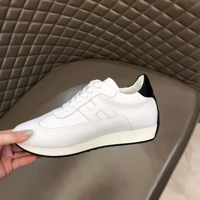White Graphic-Print Low-Top Lifestyle Sneaker 2