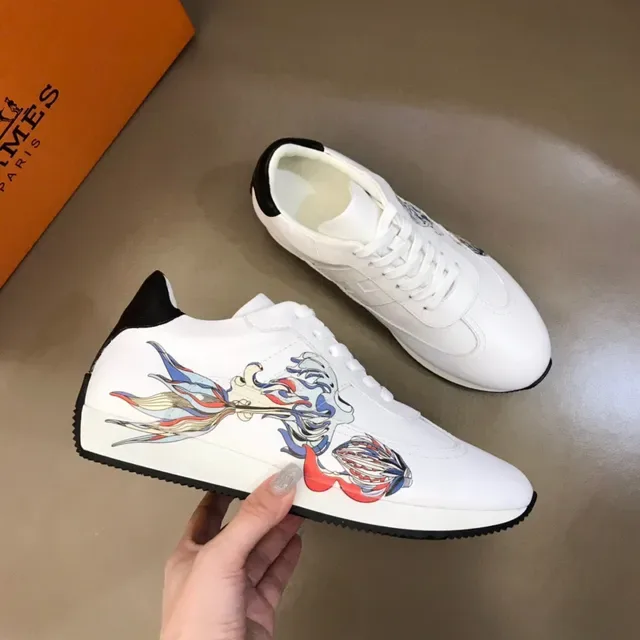 White Graphic-Print Low-Top Lifestyle Sneaker 5