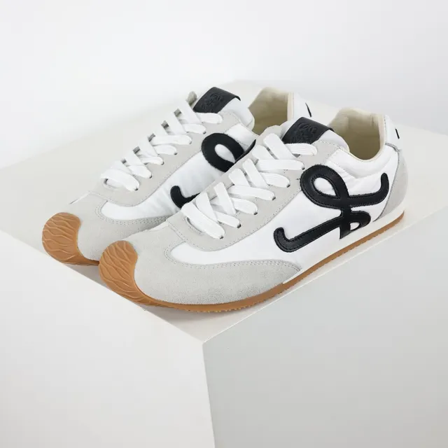 White Gray Retro Runner Silhouette Mixed Suede And Textile Upper Lifestyle Sneakers 2