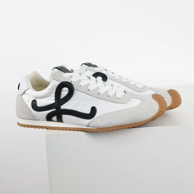 White Gray Retro Runner Silhouette Mixed Suede And Textile Upper Lifestyle Sneakers 3
