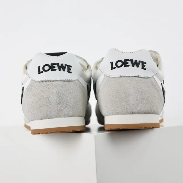 White Gray Retro Runner Silhouette Mixed Suede And Textile Upper Lifestyle Sneakers 8