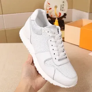 Tênis minimalista lifestyle de couro perfurado branco