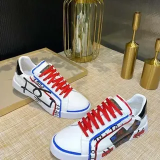 Zapatillas lifestyle de bajo con impresión gráfica blanca roja azul