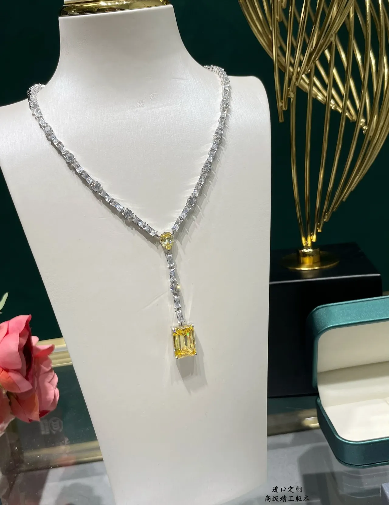 Yellow Silver V-Chain Emerald-Cut Pendant Necklace 3