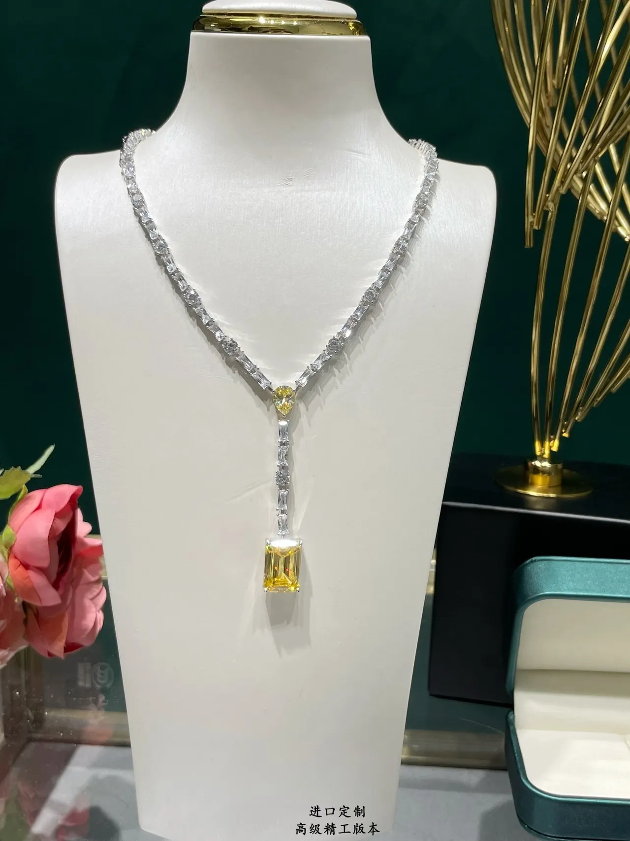 Yellow Silver V-Chain Emerald-Cut Pendant Necklace 7