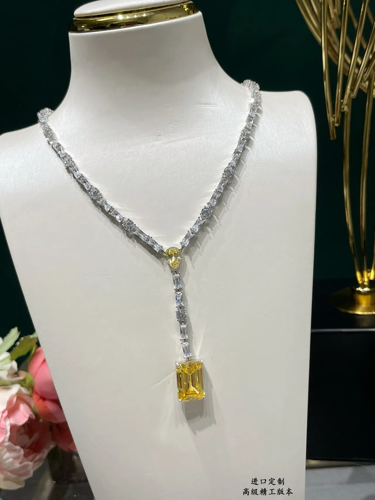 Yellow Silver V-Chain Emerald-Cut Pendant Necklace 8