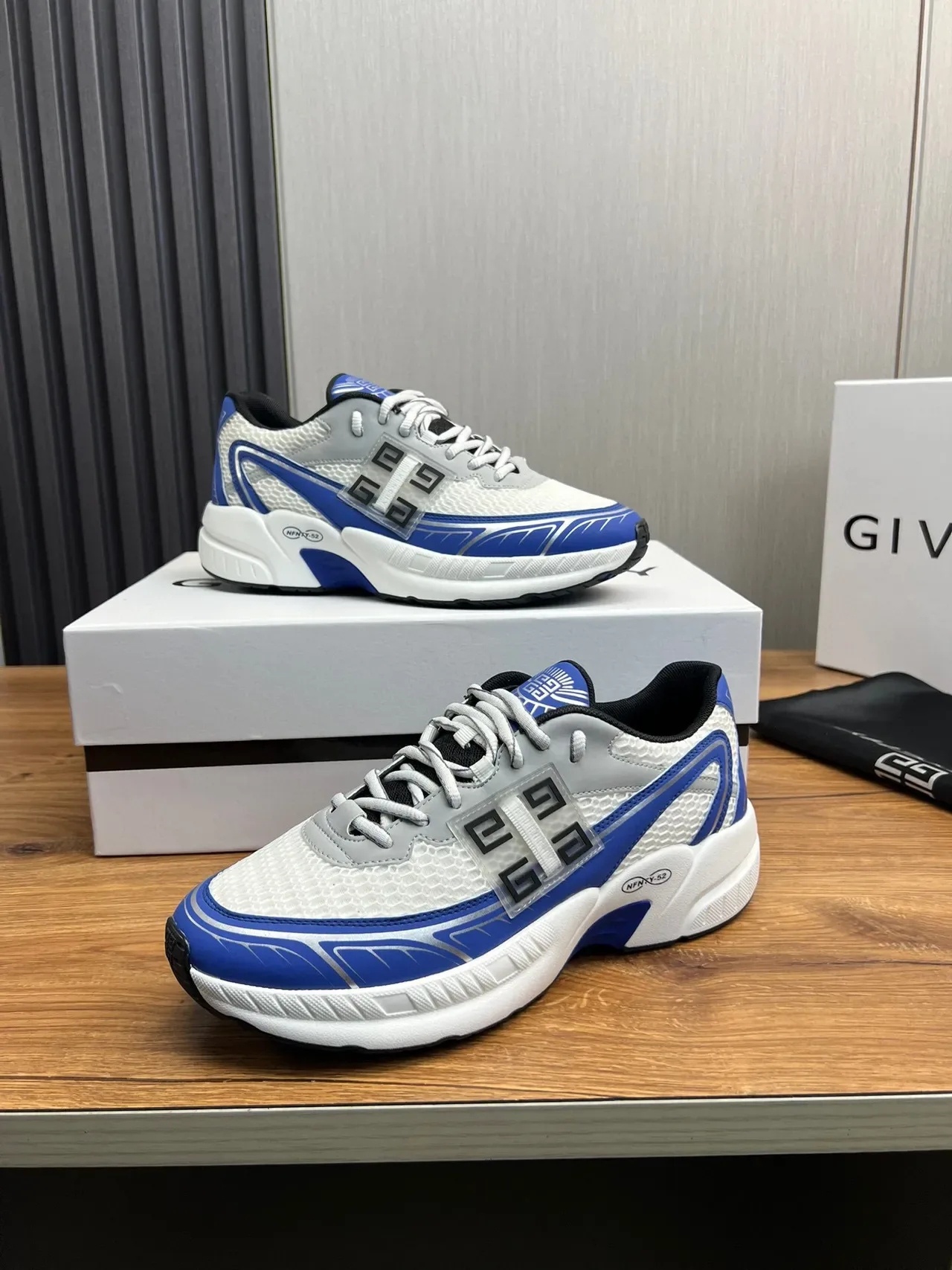 Givenchy Rhyton White Blue Gray حذاء أسلوب الحياة 2