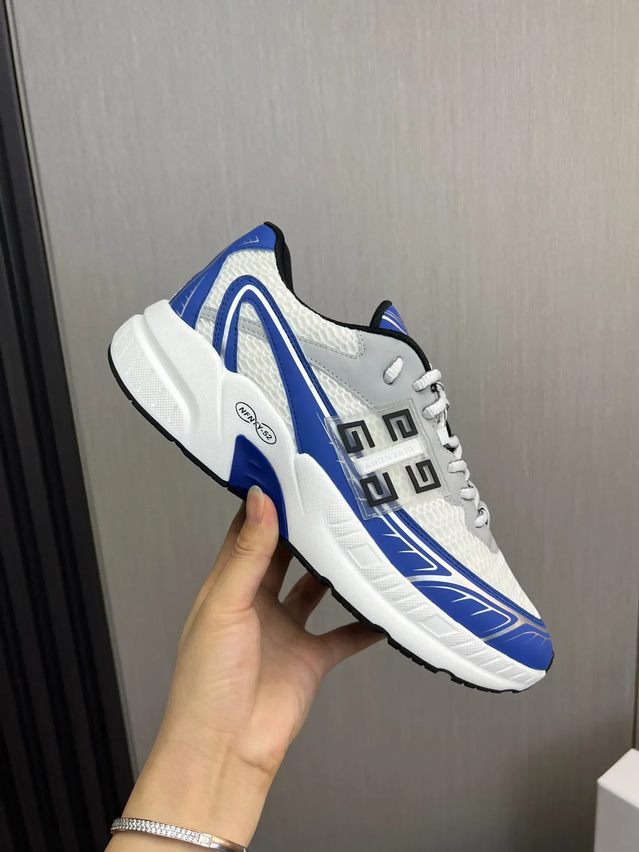 Givenchy Rhyton White Blue Gray حذاء أسلوب الحياة 5