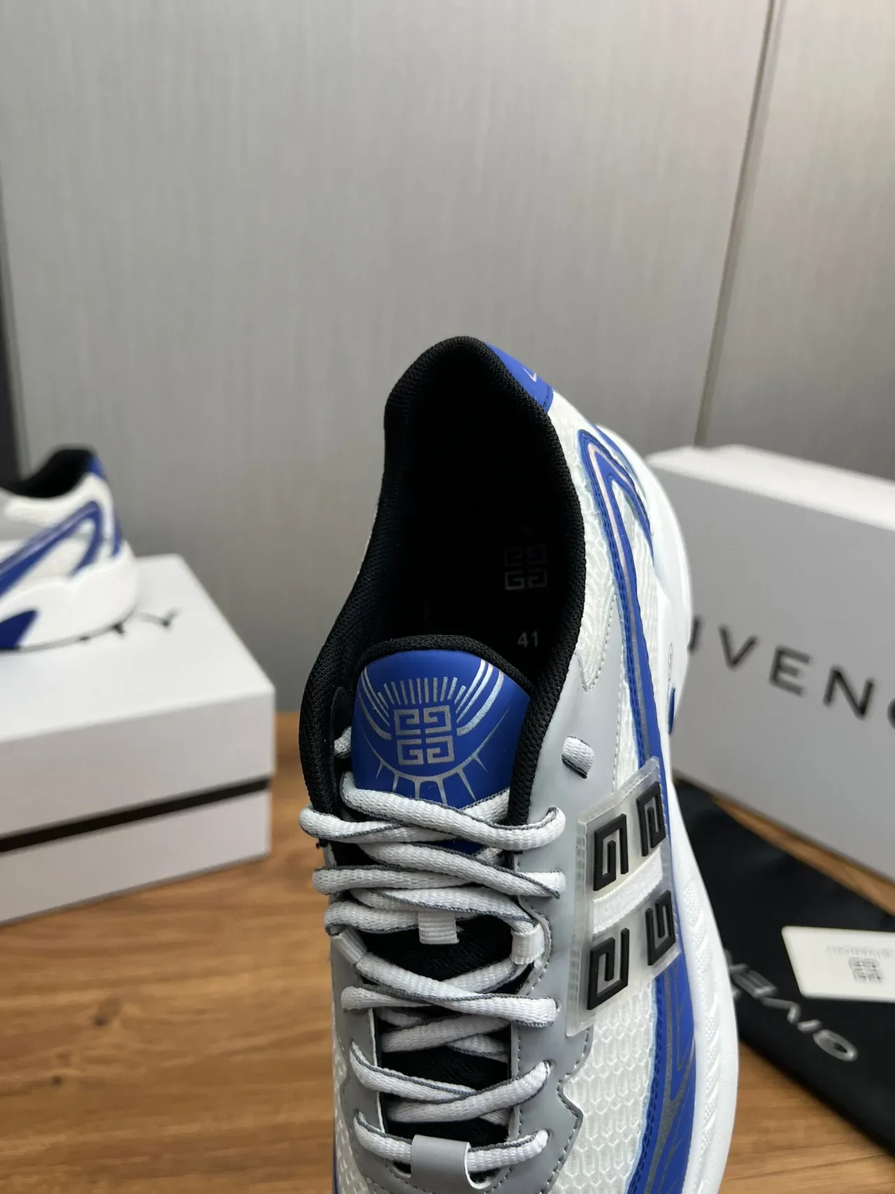 Givenchy Rhyton White Blue Gray حذاء أسلوب الحياة 7