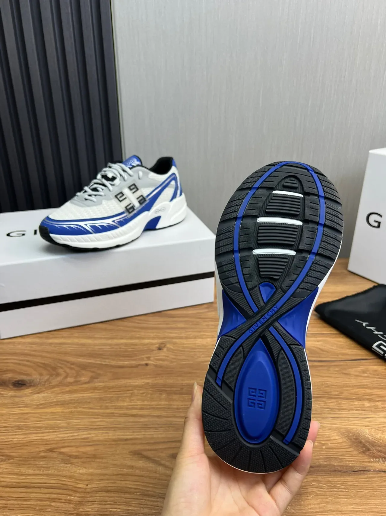 Givenchy Rhyton White Blue Gray حذاء أسلوب الحياة 9