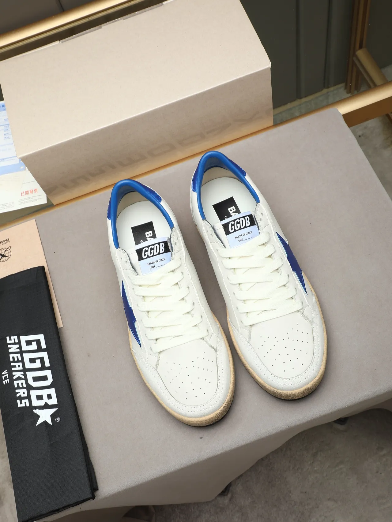 Golden Goose Ball Star Chaussures Lifestyle Blanches et Bleues à l'Étoile 2