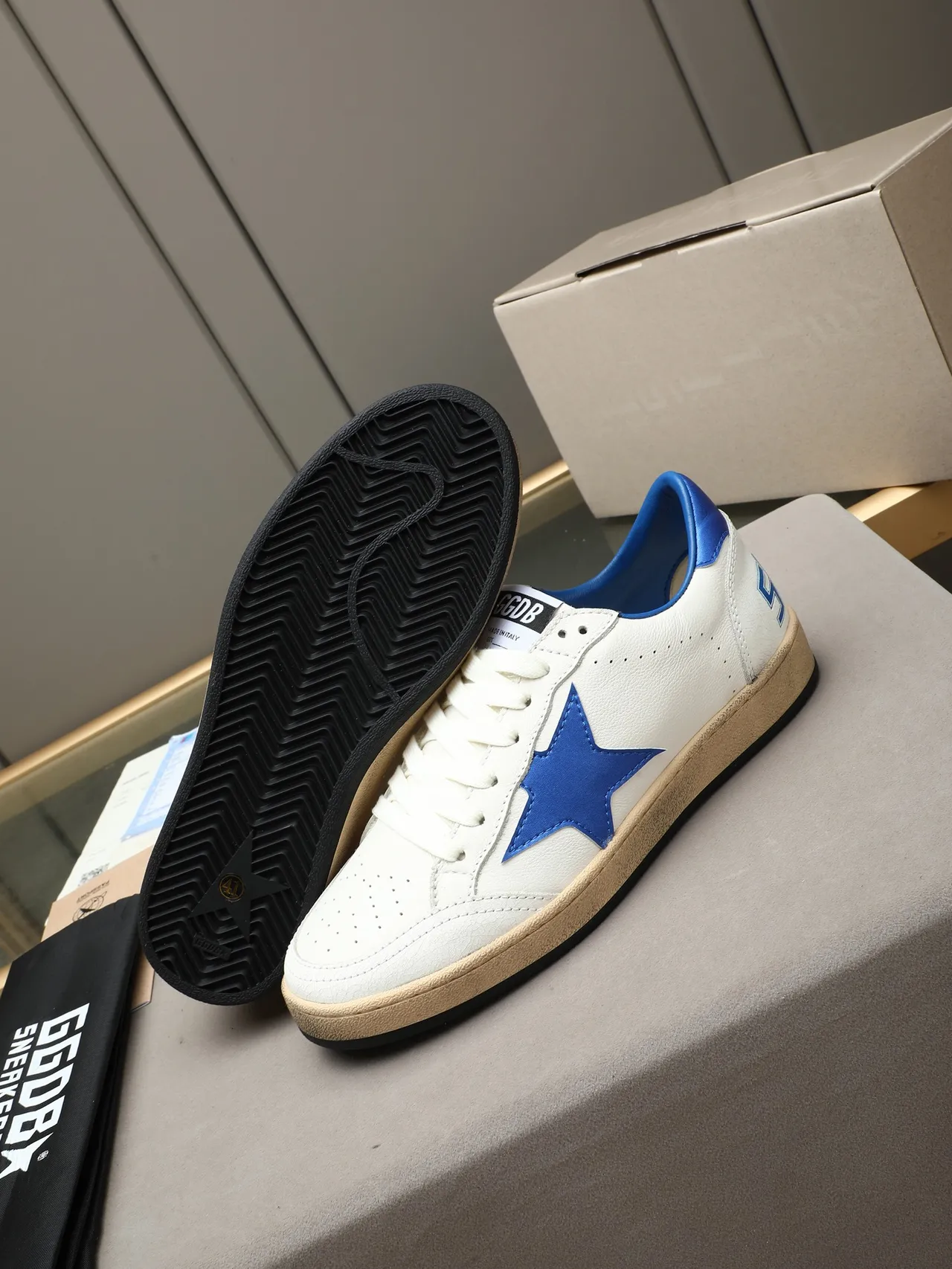 Golden Goose Ball Star Chaussures Lifestyle Blanches et Bleues à l'Étoile 4