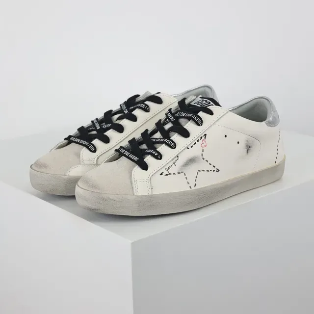 Golden Goose Superstar Chaussures Lifestyle en Cuir Blanc usées 2