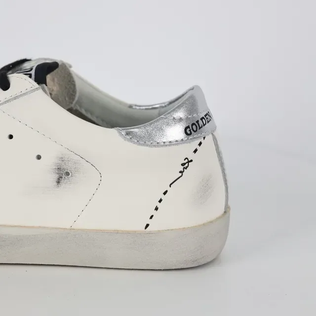 Golden Goose Superstar Chaussures Lifestyle en Cuir Blanc usées 4