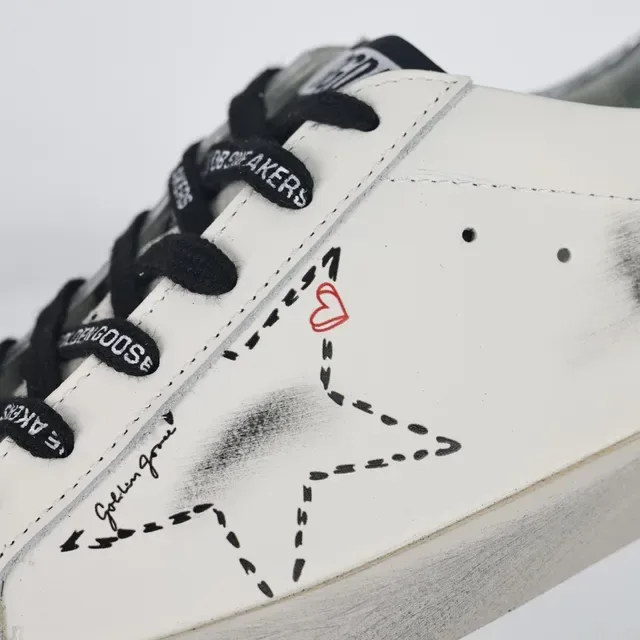 Golden Goose Superstar Chaussures Lifestyle en Cuir Blanc usées 6