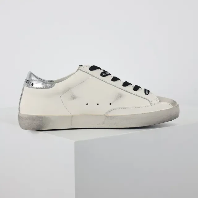Golden Goose Superstar Chaussures Lifestyle en Cuir Blanc usées 7