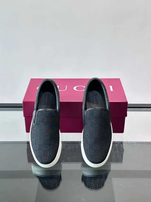 Gucci Ace Sneakers Lifestyle Slip-On Noir Monogramme Toile Semelle Blanche 4