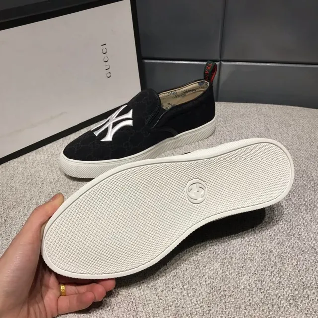 Gucci Ace x MLB New York Yankees Loafers Pretos com Logo Bordado 2