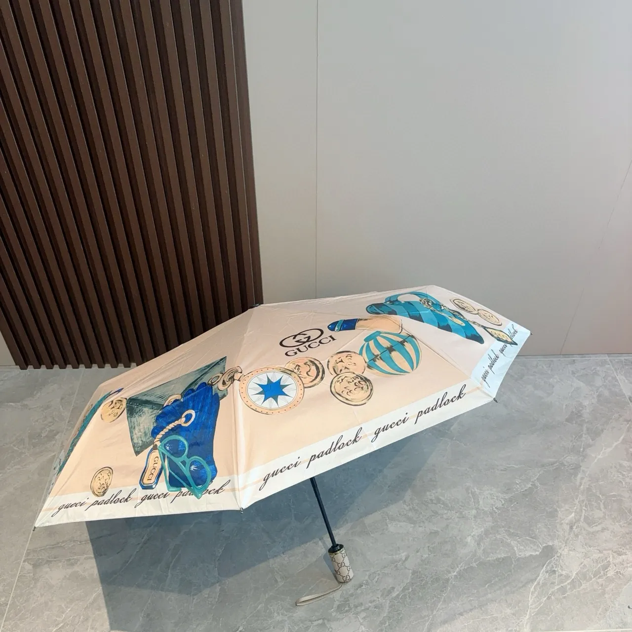 Gucci Bege Azul Motivo Impresso Acessório de Luxo 2