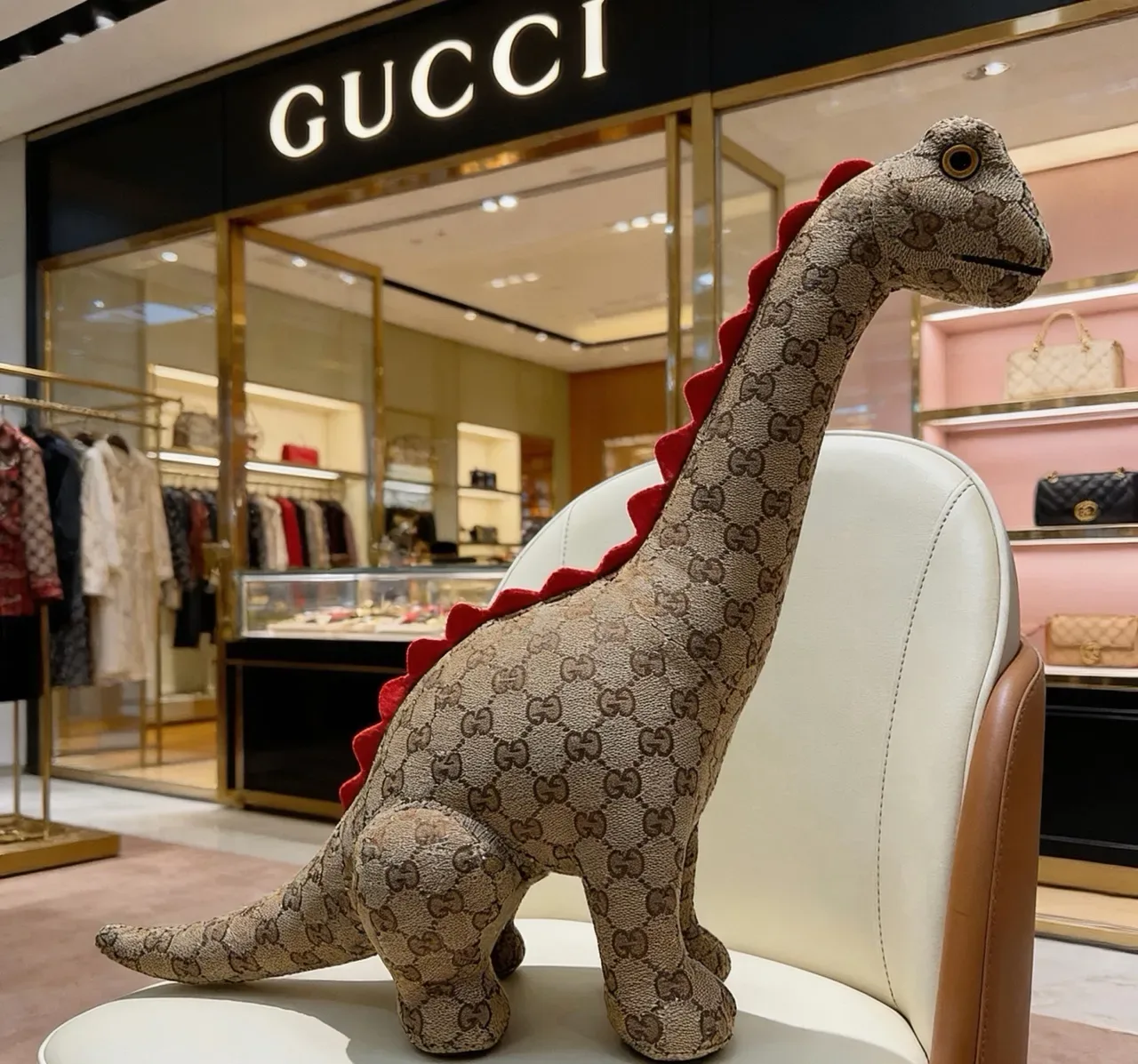 Gucci Beige Red GG Monogram Canvas Spiked Dorsal Ridge Handbag 4