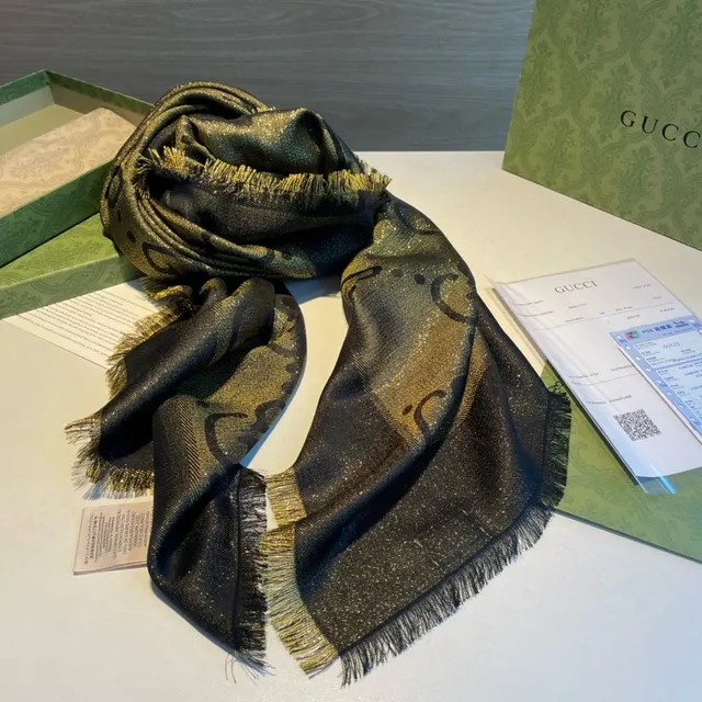 Gucci أسود ذهبي GG Monogram نسيج معدني تدرج شال 9