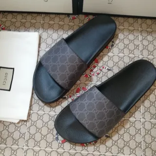 Gucci काला ग्रे Monogram स्ट्रैप मोल्डेड रबर सोल स्लिपर्स