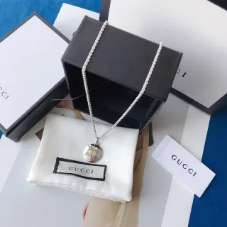 Gucci Blind for Love 雕刻坠饰项链