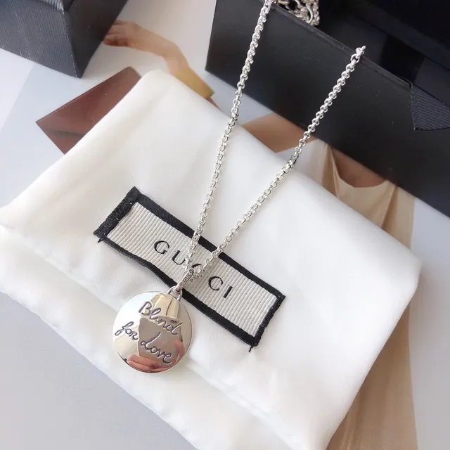 Gucci Blind for Love Engraved Pendant Necklace 5