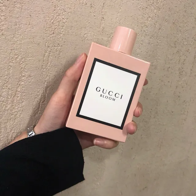 Gucci Bloom Parfum en verre rose pâle 2