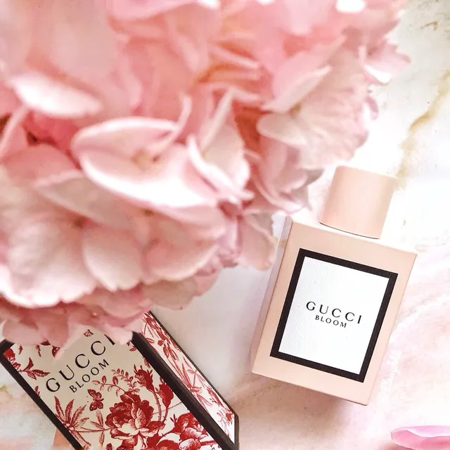 Gucci Bloom Parfum en verre rose pâle 3