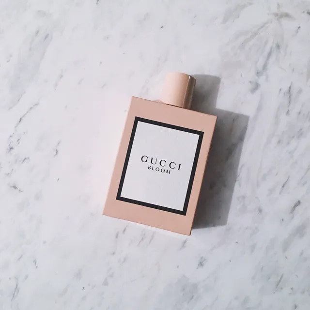 Gucci Bloom Parfum en verre rose pâle 4