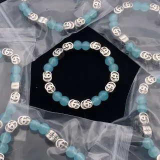 Gucci Pulseira com Contas Azul e Prata Charms de Logo G Interlocking