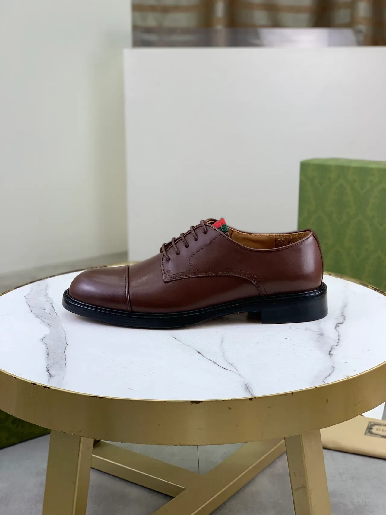 Gucci Chaussures Oxford en Cuir Lisse Marron Noir Bout à Cap 6