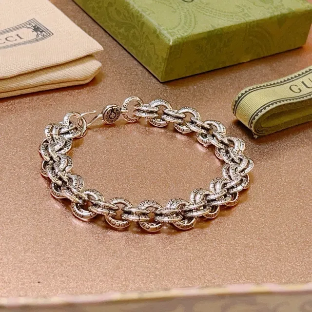 Gucci Chunky Engraved Curb Chain Bracelet 6