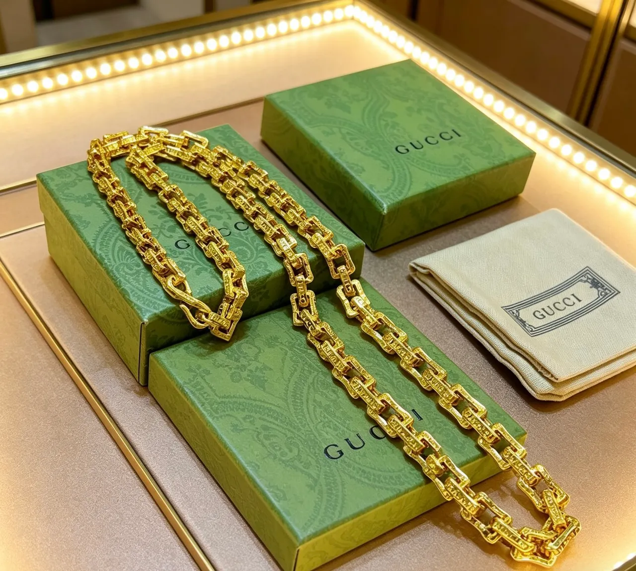 Gucci Chunky Textured Gold-Tone Link Necklace 2
