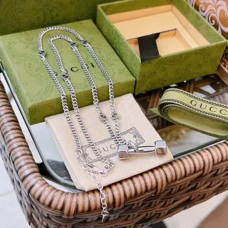 Gucci Pendentif Haltère Chaîne Curb Collier Argenté