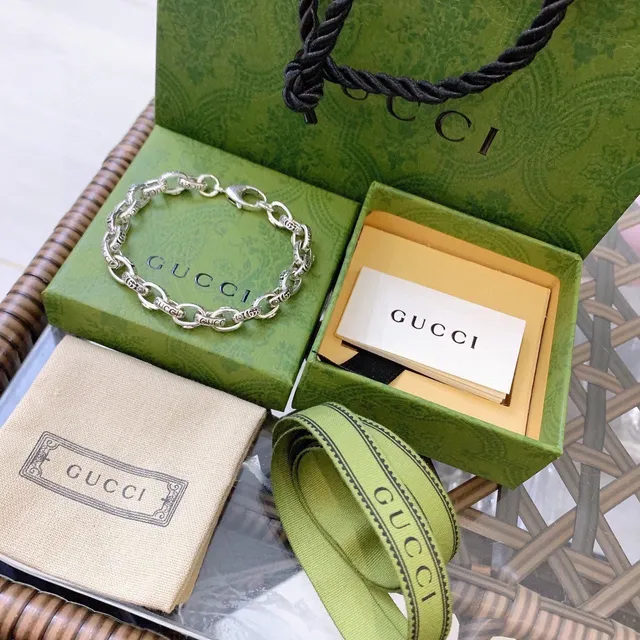 Gucci Engraved Logo Chain Bracelet 4