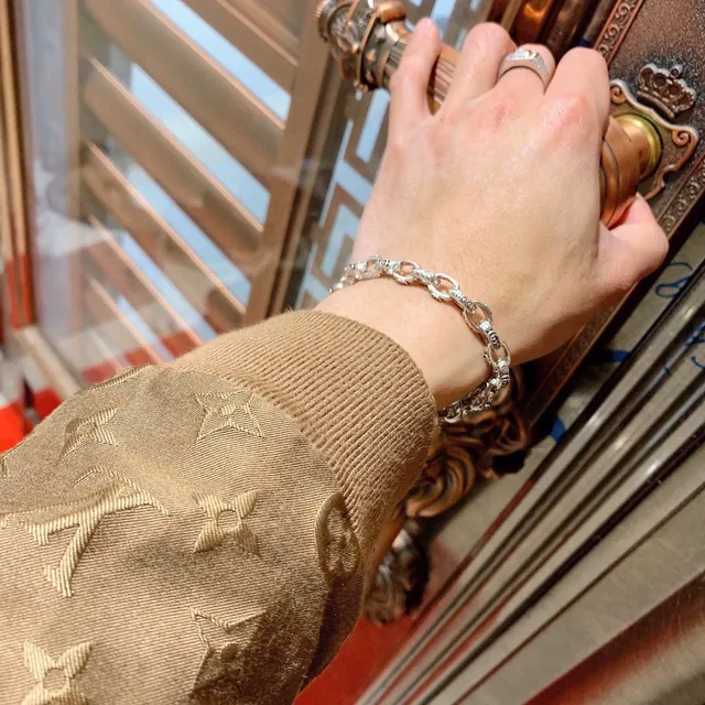 Gucci Engraved Logo Chain Bracelet 5