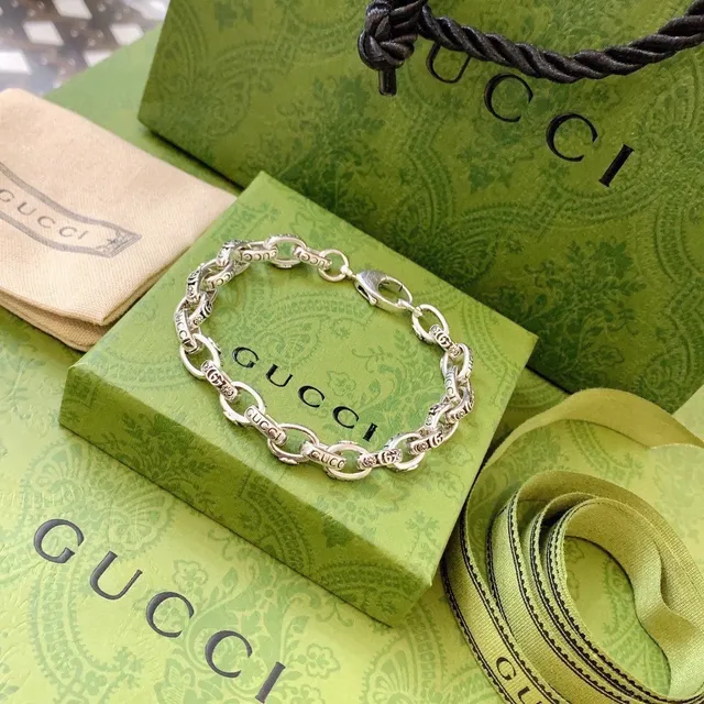 Gucci Engraved Logo Chain Bracelet 8