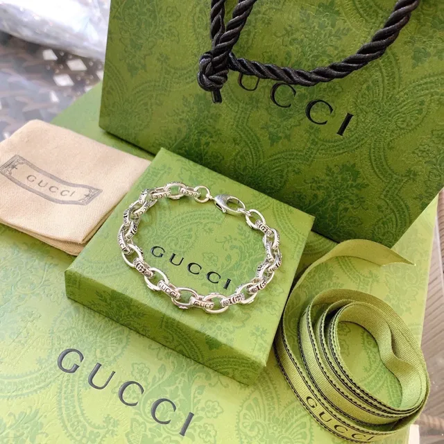 Gucci Engraved Logo Chain Bracelet 9