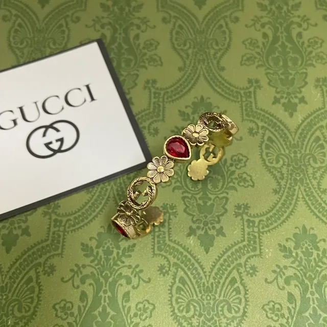 Gucci Floral Motif Gold-Tone Red Gemstone Bracelet 6