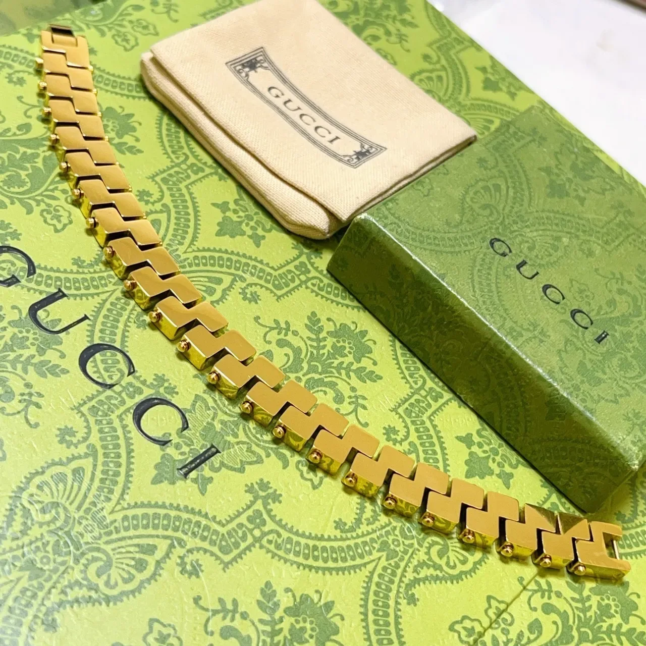 Gucci Geometric Interlocking Link Gold-Tone Bracelet 5
