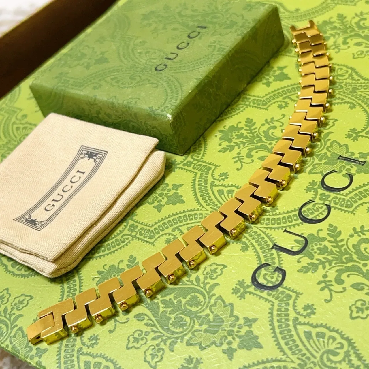 Gucci Geometric Interlocking Link Gold-Tone Bracelet 9