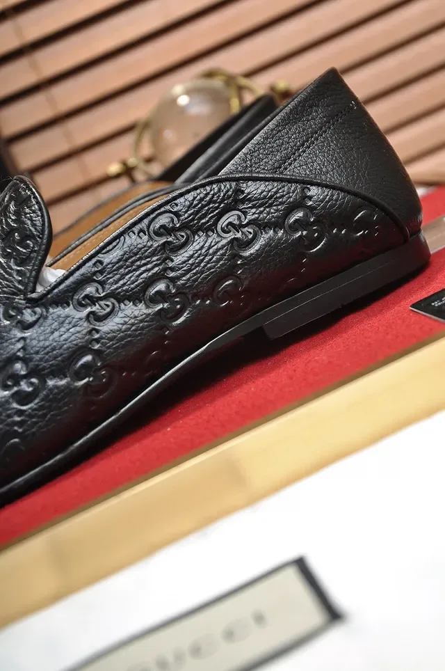 Gucci GG Marmont Noir Beige Monogramme Embossé Cuir Lisse Loafer 2